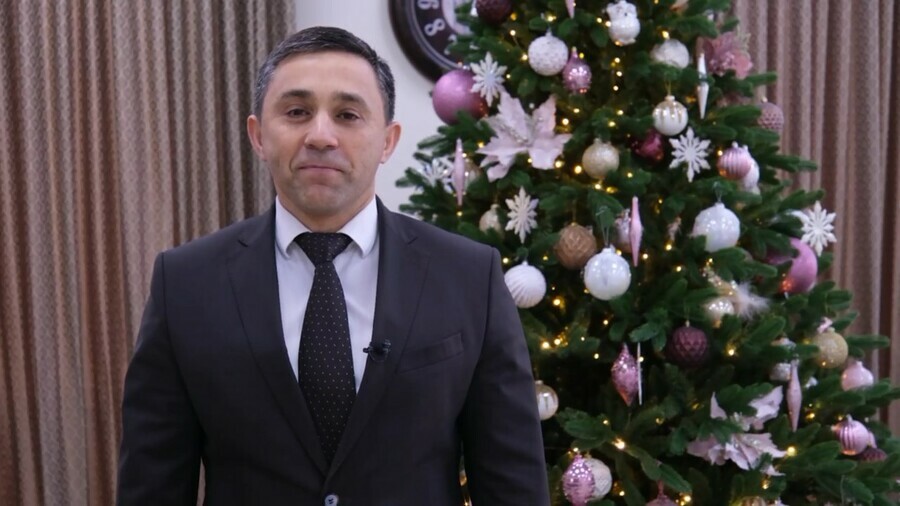 Мэр Благовещенска Олег Имамеев пожелал всем встретить Новый год посемейному видео