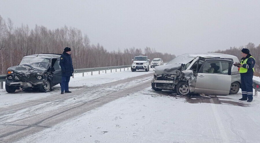 Пять человек пострадали в жестком ДТП в Амурской области