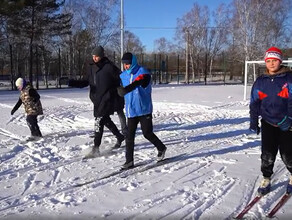 В отдаленном районе Благовещенска новый стадион обкатывают лыжами фото 