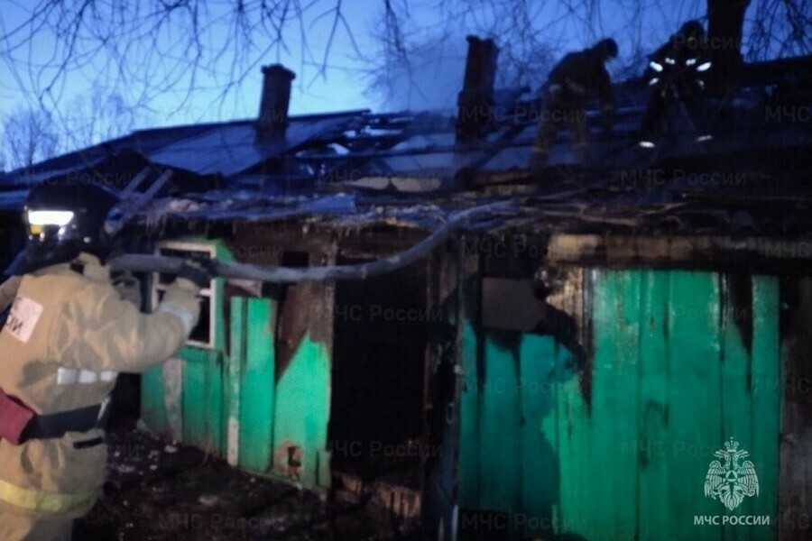 Стала известна причина пожара в пятиквартирном доме Благовещенска где нашли тело мужчины 