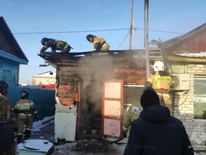 В Благовещенске спасали дом двумя пожарными машинами