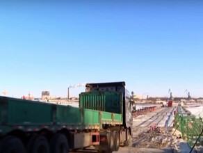 По понтонному мосту из Хэйхэ в Благовещенск пошли китайские грузовики  впервые с 2020 года видео