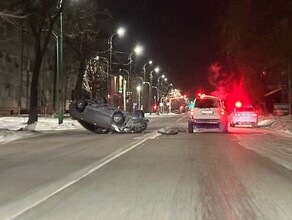 В Благовещенске в ночном ДТП авто легло на крышу