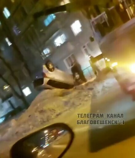 Колесами в небо Еще один перевертыш заметили в центре Благовещенска