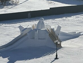 С горки на благовещенской набережной исчезла снежная ракета Ангара фото