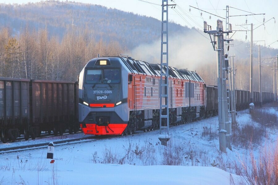 Тяжелый импортозамещенный транспорт поступил на БАМ для работы в сложных климатических условиях 