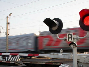 Грузовой поезд ночью столкнулся с автомобилем на ЗабЖД