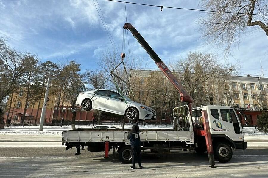 Амурчанам рассказали что делать если они вышли на улицу и обнаружили неприятный сюрприз с собственным авто 