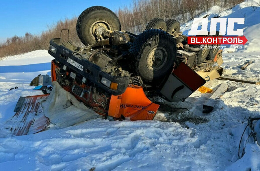 Появились  подробности жесткого ДТП в Амурской области с вахтовкой упавшей с моста