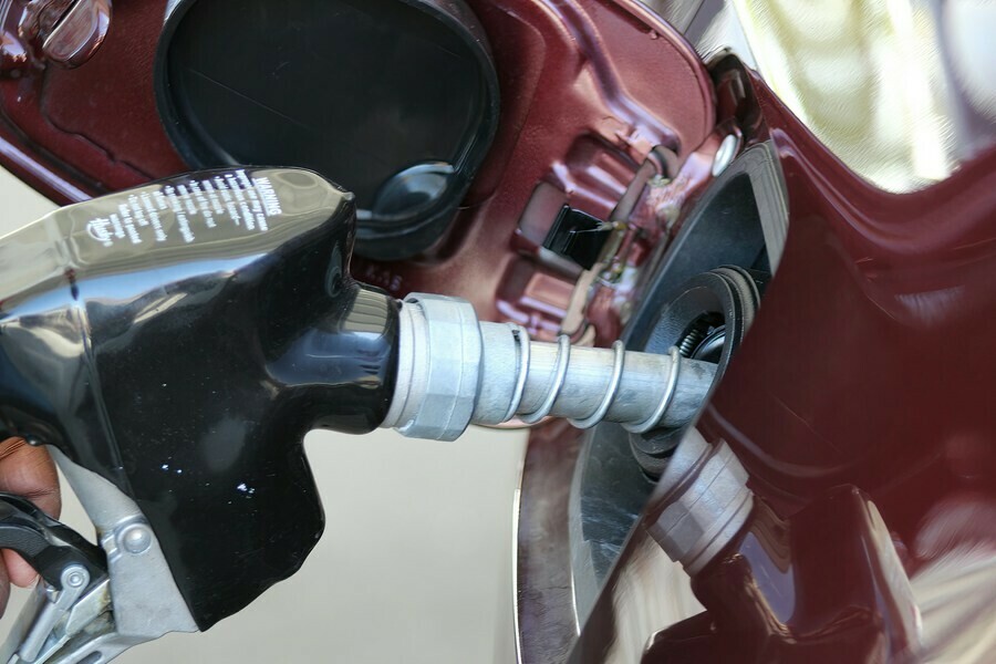 Сразу на двух сетях АЗС Благовещенска подешевел бензин Как изменились цены на остальных