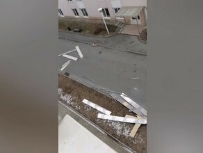 Сильный ветер во Владивостоке срывает элементы фасадов на кампусе ДВФУ Власти готовы закрыть мост на остров Русский фото видео 