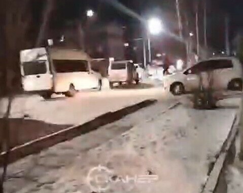 Происшествие в селе Березовка спецслужбы съехались к жилому дому изза мужчины с предметом похожим на гранату видео