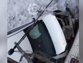 На Ленина в Благовещенске после ДТП одно авто влетело в жилую пятиэтажку видео