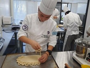 Печь пироги учатся в амурском колледже преподаватели и студенты из Китая