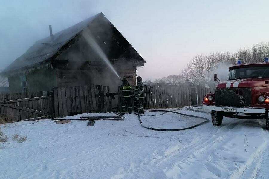 Во время тушения пожара в доме нашли тело амурчанина 