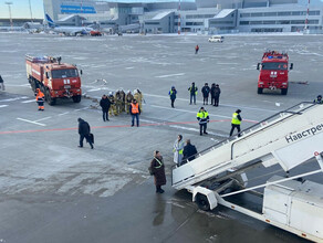 В Хабаровске прямо на полосе развернули самолет и вернули в аэропорт фото