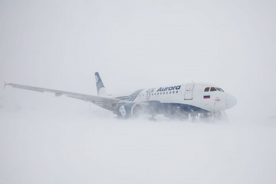 Изза сильнейших снегопадов в ЮжноСахалинске в Благовещенске на два дня задерживается рейс из сахалинской столицы