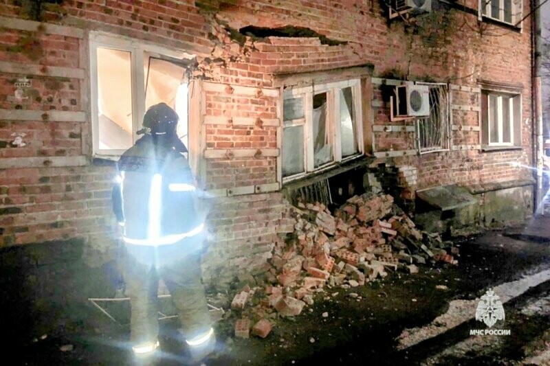 Как в фильме Дурак В РостовенаДону обрушилась стена в пятиэтажке жильцы которой четыре года говорили что их дом рухнет