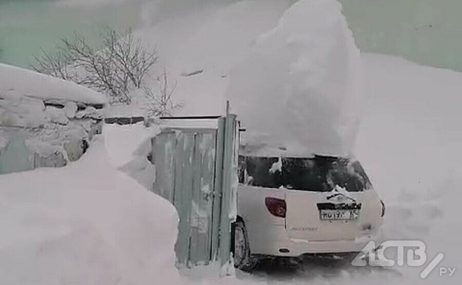 Сахалинцы роют норы чтобы попасть домой видео