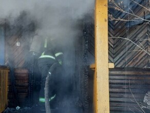 Жилой дом загорелся в Приамурье пока внутри никого не было фото 