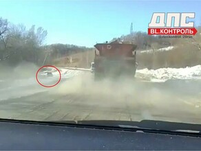 На подъезде к Белогорью на трассу вышла вода Один автомобиль слетел в кювет