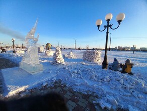 Благовещенцы на набережной устроили сад дзен из снежных кирпичей