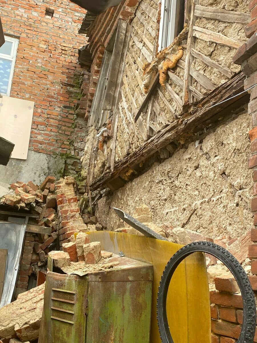 В РостовенаДону обрушилась несущая стена в доме