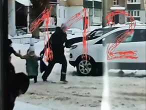 Школьник спас младшую сестру которую пытался похитить незнакомец в балаклаве видео