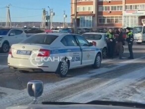 На дороге Благовещенска остановили и вытащили из авто водителя видео