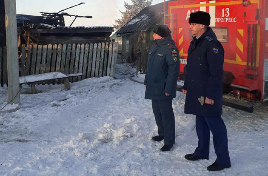 Мужчина и женщина погибли в пожаре в пгт Прогресс