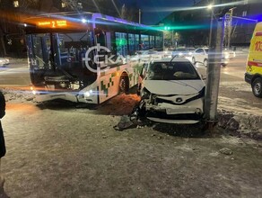 В центре Благовещенска произошло жесткое ДТП с участием пассажирского автобуса Есть пострадавший фото видео