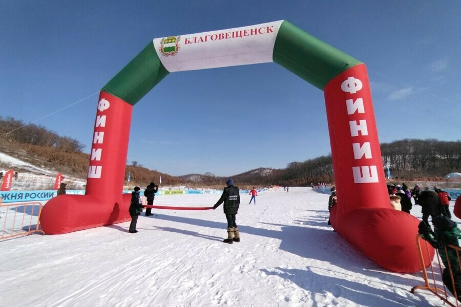 Более 10 тысяч амурчан встали на лыжи фото 