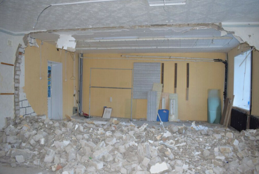 В Тынде жители пятиэтажки боятся разрушения здания На первом этаже сносят стены