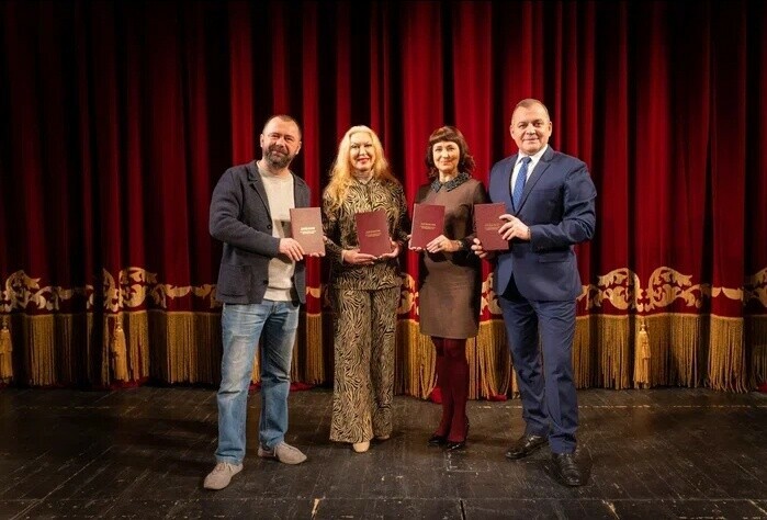 Сотрудники Амурского театра драмы получили дипломы для преподавания в ГИТИСе