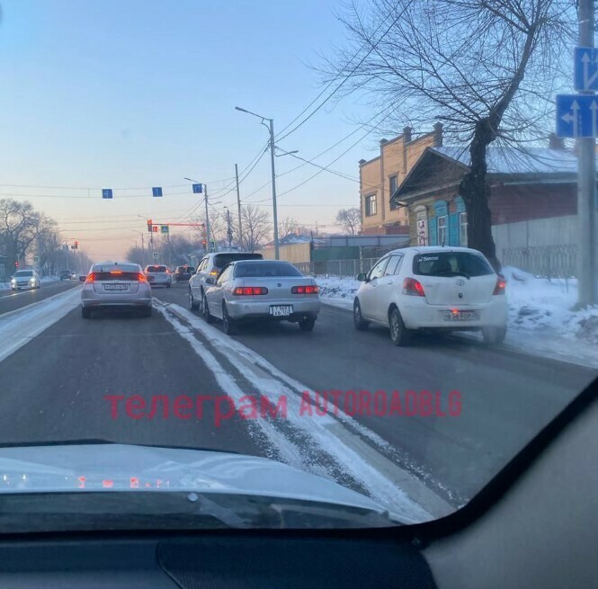 В Благовещенске изза ДТП затруднено движение у одного из самых загруженных перекрестков