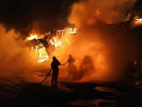 Очередное ЧП в Благовещенске сгорел дотла цех по производству мебели фото видео