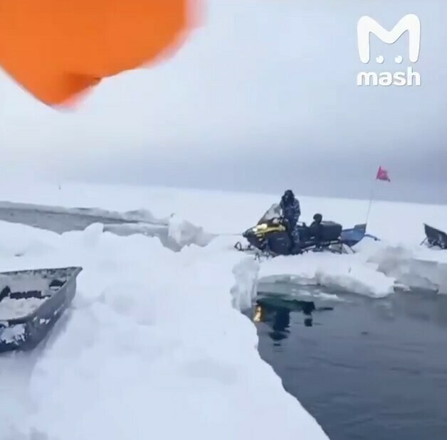 Более 50 рыбаков на Дальнем Востоке на льдине уносит в море