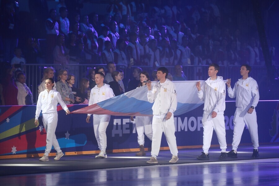 Амурские хоккеисты одержали первую победу в масштабных международных играх во Владивостоке фото