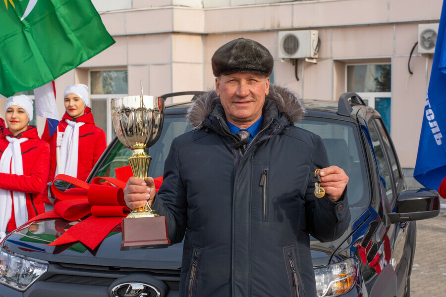 Работник угольного разреза из Приамурья выиграл автомобиль в профессиональном конкурсе