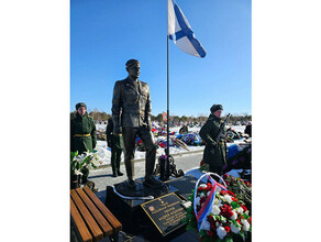 Продолжал сражаться до последних секунд жизни на кладбище Благовещенска открыли памятник Герою России Андрею Иванову