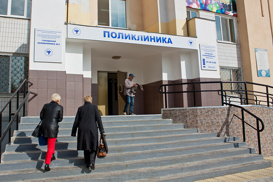 Амурчане напрасно стоят в очередях в поликлинике чтобы закрыть электронный больничный