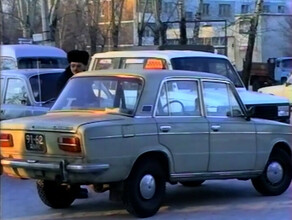 Жигули Волги Москвичи троллейбусы Транспорт Благовещенска в 1997 видео