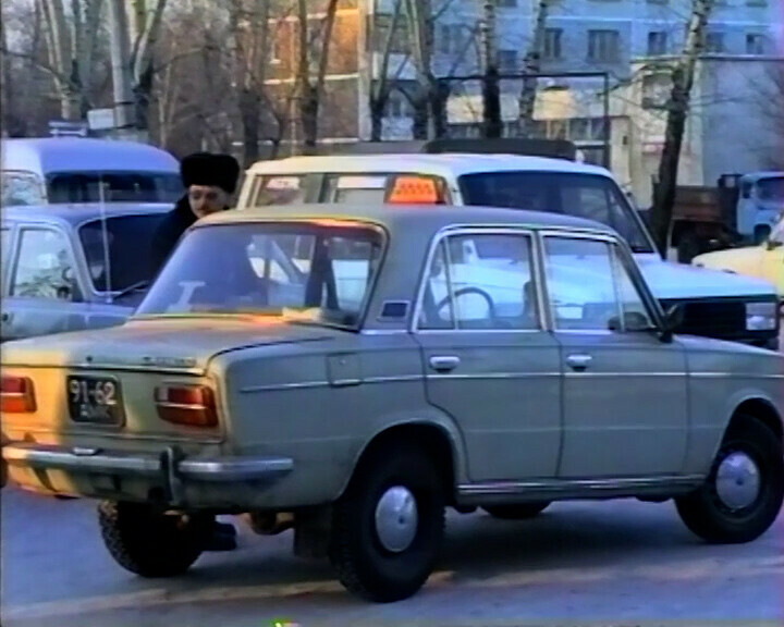 Жигули Волги Москвичи троллейбусы Транспорт Благовещенска в 1997 видео