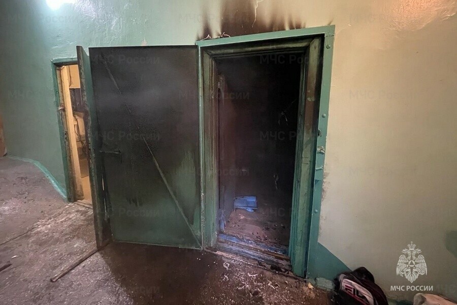 Вынесли человека и делали сердечнолегочную реанимацию в многоквартирном доме Тынды произошел пожар фото 