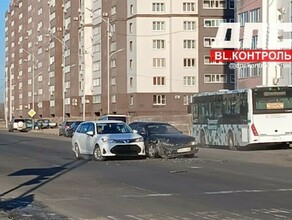 Аварийное утро в трех районах Благовещенска изза утренних ДТП затруднен проезд на дорогах