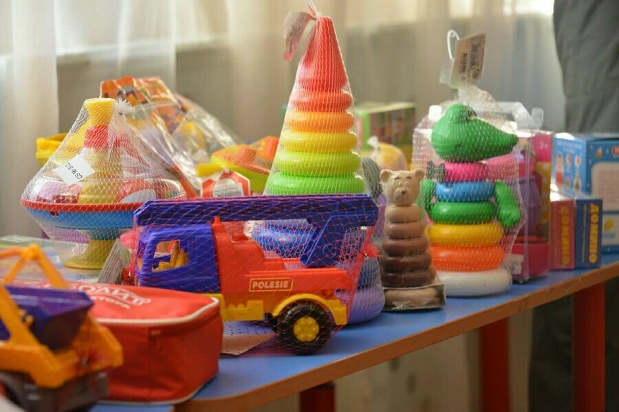 Малышей ждет сюрприз в единственный детский сад села Жариково привезли новые игрушки