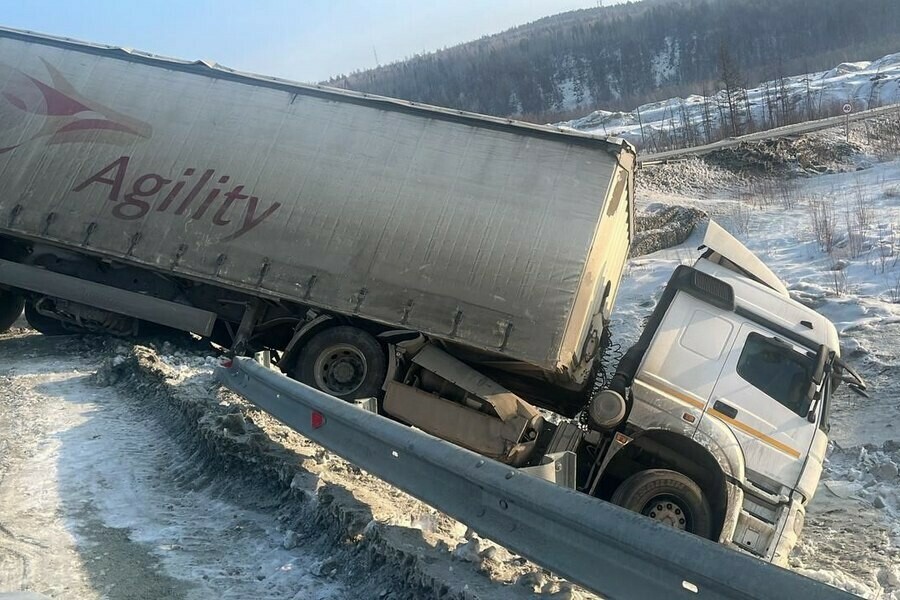 Водитель фуры погиб в Приамурье 