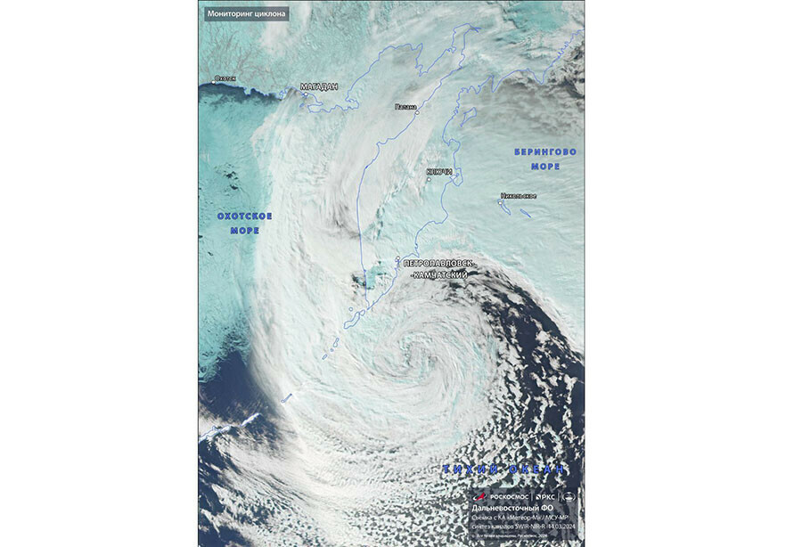 Спутник прислал из космоса снимок циклона бушующего на Дальнем Востоке
