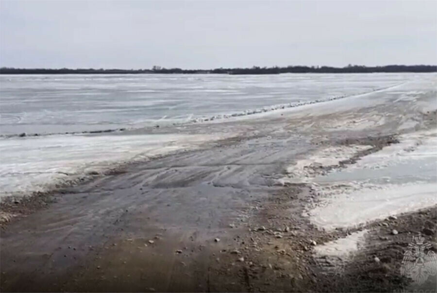 Сотрудники МЧС Амурской области опубликовали обращение в связи с закрытием ледовой переправы видео