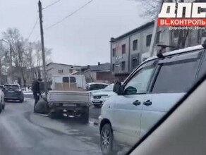 На Мухина в Благовещенске затруднено движение изза сломавшегося грузовика